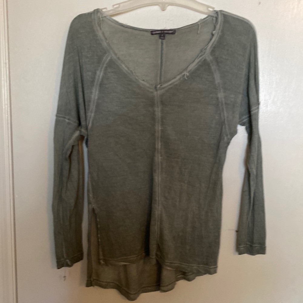 Lightweight distressed top